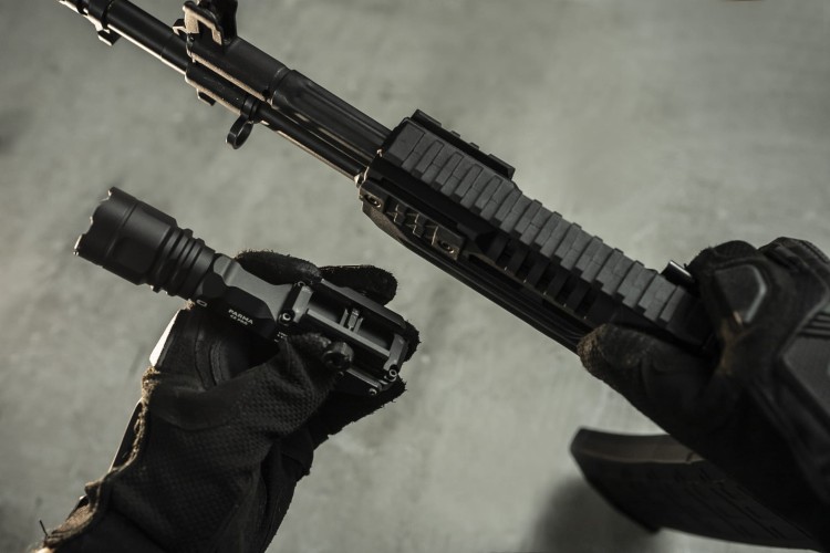 LATARKA ARMYTEK PARMA C2 PRO