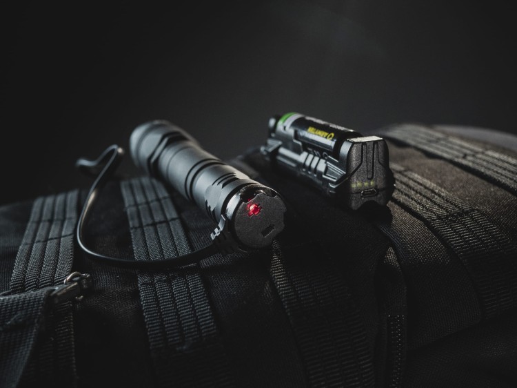 LATARKA TAKTYCZNA ARMYTEK DOBERMANN PRO V3.5 USB WHITE