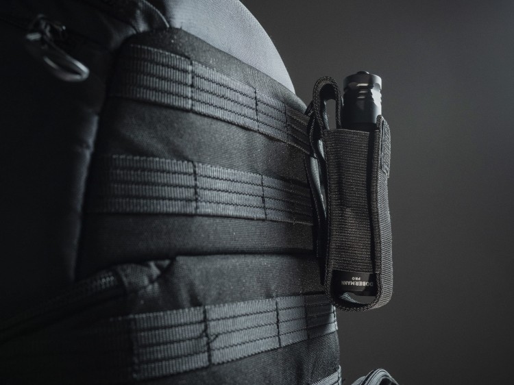 LATARKA TAKTYCZNA ARMYTEK DOBERMANN PRO V3.5 USB WHITE