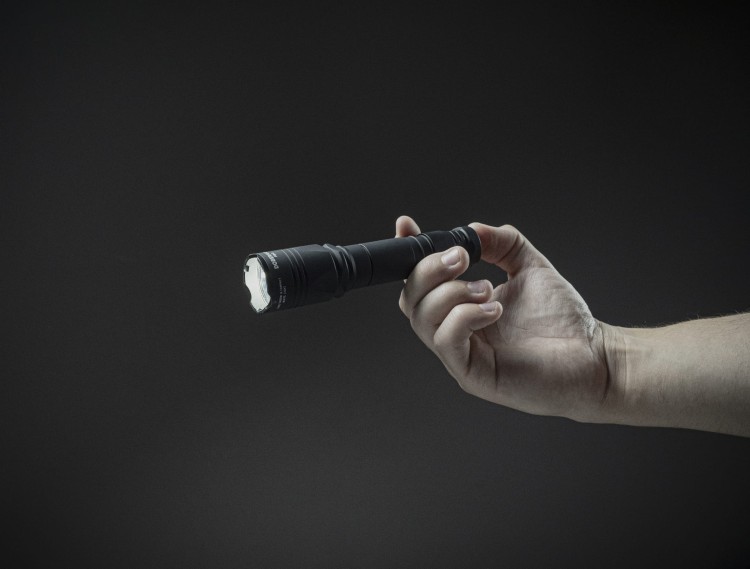 LATARKA TAKTYCZNA ARMYTEK DOBERMANN PRO V3.5 USB WHITE