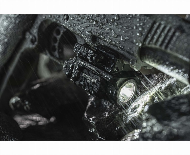 LATARKA ARMYTEK BUCKLER M1